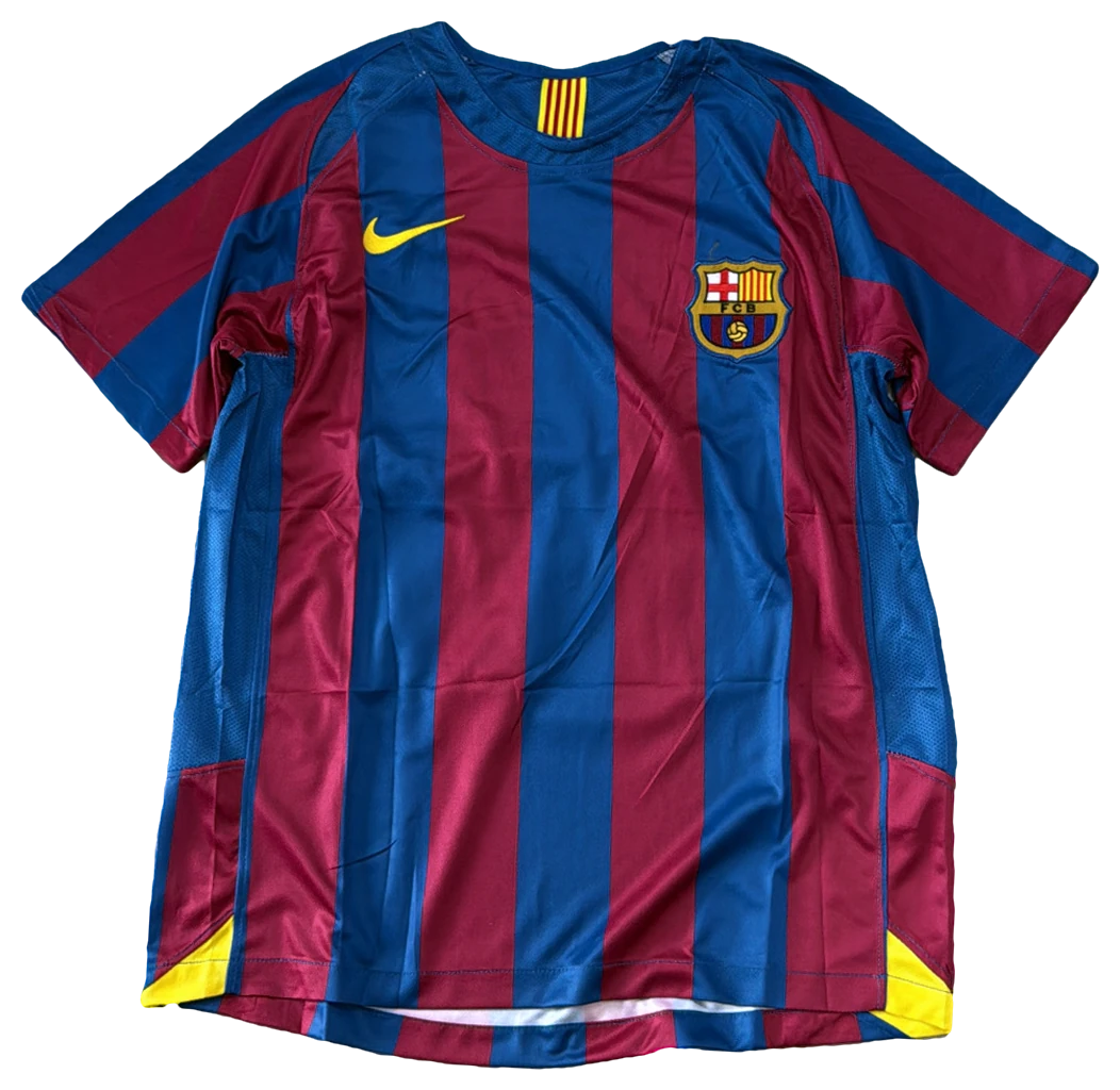 Camisa Barcelona × Ronaldinho, manga curta, frente